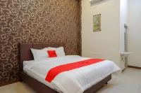 RedDoorz @ Jalan Pattimura Palu Hotels in Tatanga