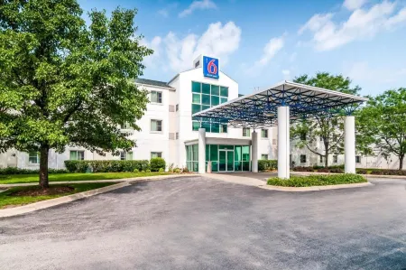 Motel 6 Joliet, IL - Chicago - I-55 Отели рядом с достопримечательностью «Университет Сейнт Франсис»