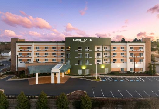 Courtyard by Marriott Fayetteville Fort Liberty - Spring Lake - Housity
