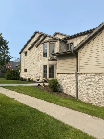 Elegant Condo in Historic Sheboygan Falls, Licensed and inspected by Sheb County Отели в г. Шебойган