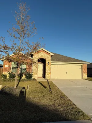 Charming 4-bedroom house in Anna with WiFi and AC