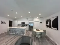 4 min to WEC, Crownwood Modern, NEW 3bd 2ba cozy townhome close to FAST