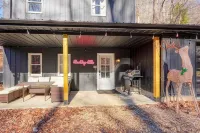 Hot Tub~Firepit~Axe Throw~Near Ash, Old man’s cave, Cedar falls