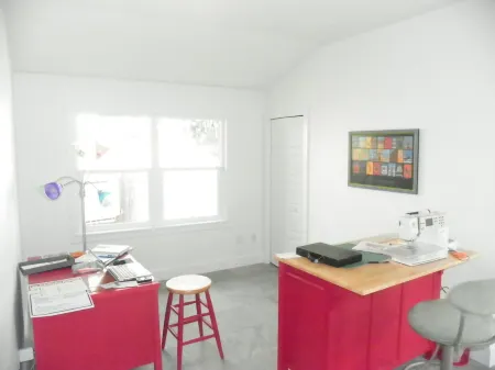 Luxuriate in TWO en Suite Masters; Family friendly; Roll-in Shower; Entry ramp! Отели рядом с достопримечательностью «Pop Stansell Park»