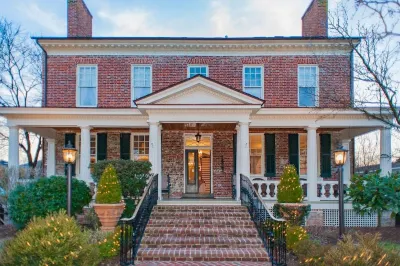 Ironclad Inn & Bourbon Room Hotels near Fredericksburg National Cemetery