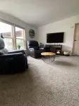 Super Clean, Cozy 3 Bedroom 2 Bath, Sleeps 6 close to Hereth Park