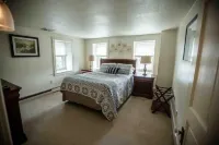 Escape to Center Valley's 3-bedroom vacation home, 13 min to Dorney Park