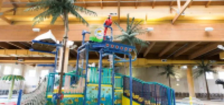 3-bedroom Cabin 13 in Bridges Bay, with on site eating and in/outdoor pool.