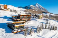 Couples retreat with private hot tub, endless views, and hiking trails above you - 4-Star