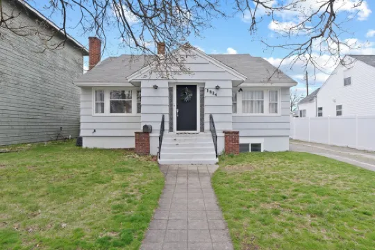 Mins to Everything in Spokane - Hot Tub & Backyard Oasis - Pet Friendly!