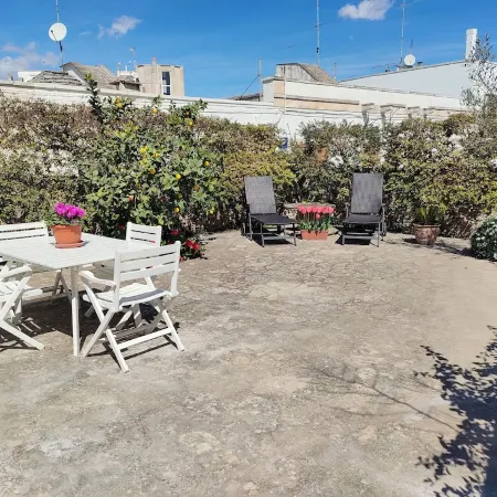 Trullo alleyway, central with private garden