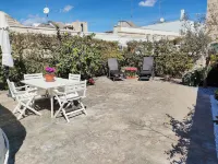 Trullo alleyway, central with private garden