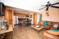 Whiskey Bay Lodge #5 - Homestays