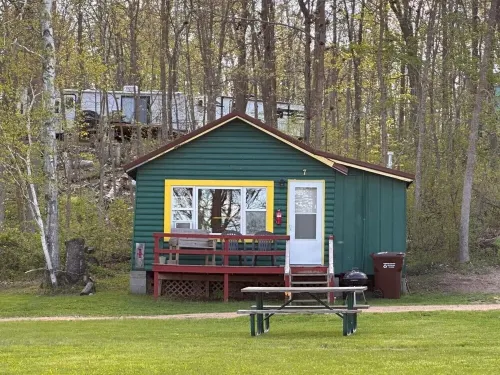 Pet Friendly! Lakeside Two Bedroom Cabin at Green Valley Resort