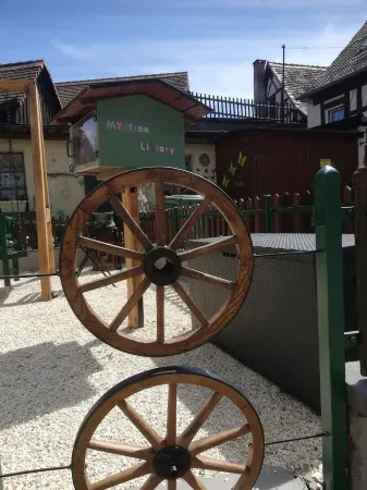 Guest house with 3 apartments, quietly located in the town center Отели в г. Фойхтванген