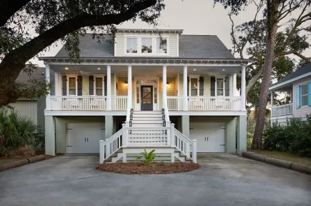 Gorgeous Oceanview Fripp Home on Golf Course! Golf Cart & 2 Amenity Cards incl. Отели в г. Фрипп Айленд
