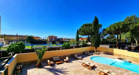 Boutique Hotel Comtal Empuries Отели рядом с достопримечательностью «Windoor Real Fly»