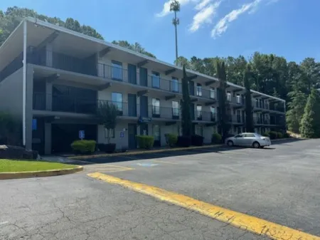 Hilltop Inn Отели в г. Грешам Парк