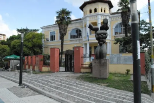 Hotel Relax City Center Hotel berhampiran Skanderbeg Statue