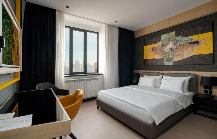 Maccani Black Luxury Suites