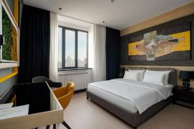 Maccani Black Luxury Suites