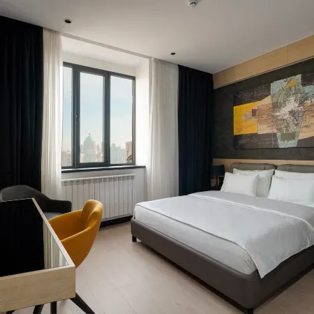 Maccani Black Luxury Suites
