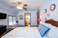 Garden Gate Bnb Hotels in Sturgeon Bay