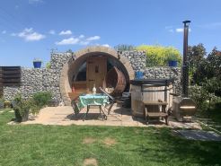 Cosy Escape Heated Luxury Pod with Hot Tub