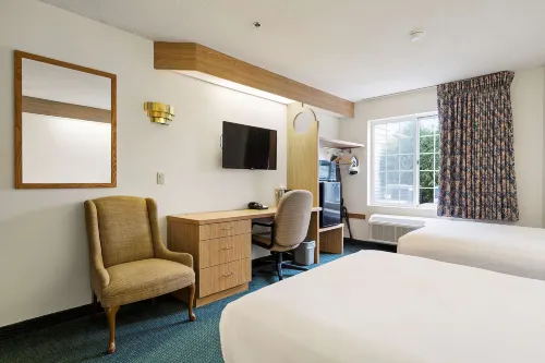 Charlevoix Inn & Suites SureStay Collection by Best Western Отели в г. Чарлвуа