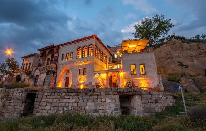 Kapalos Cave Suites