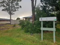 Golf course access, 10 mins to famous Hymans beach Hotels near Palm Beach Playground