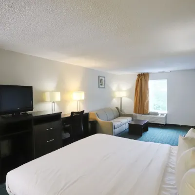 Greenville Inn and Suites Hotels near Catlin Park
