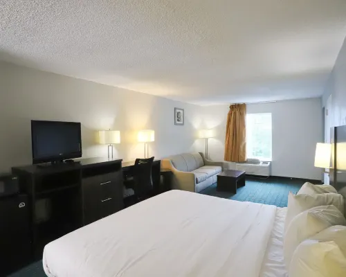 Greenville Inn and Suites Hotels near Catlin Park