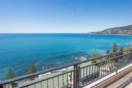 Sky & Sea Apartment by Wonderful Italy