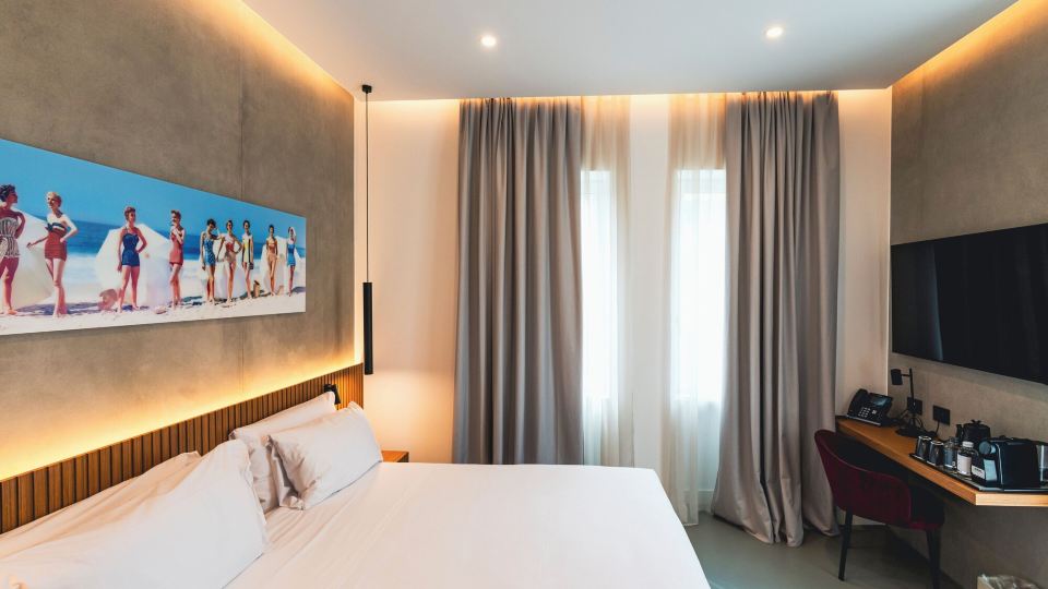 J Maluni City Hotel