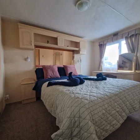 2 Bed Caravan - Sleeps 6 - Pets - Pool - Parking