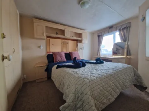 2 Bed Caravan - Sleeps 6 - Pets - Pool - Parking Hotel di 