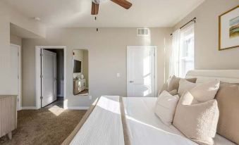 Amazing Water View w Jacuzzi Sky Lounge