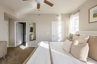 Amazing Water View w Jacuzzi Sky Lounge Hotels near The Sparks "S"