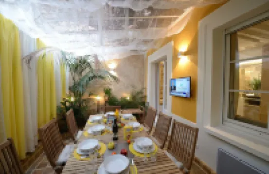 瑪萊庭院1號公寓