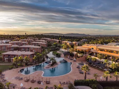 Monte Santo Resort Hotel in zona Vale de Centeanes Beach