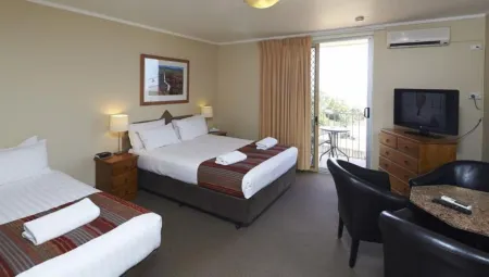 Ocean View Motel Отели в г. Уоннеру