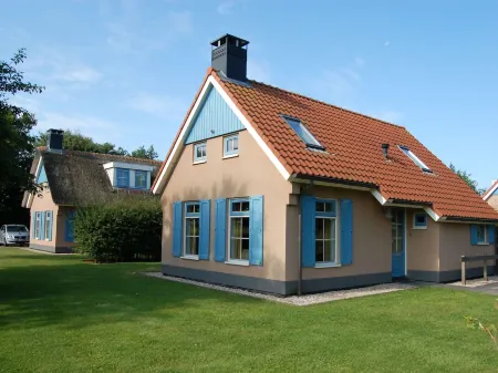 Traditional Villa with Dishwasher on Texel Near the Sea