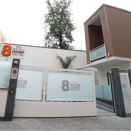 8Room Hotel