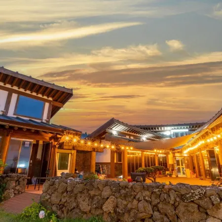 Jeju Bijasupgil15 Pension Отели рядом с достопримечательностью «Лес Биджарам»