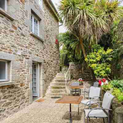 Demeures & Châteaux - Hôtel de la Porte Saint-Malo - DINAN Hotel Exterior