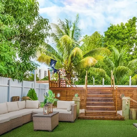 Central Miami Stay • Near Airport & Calle 8 / Pool