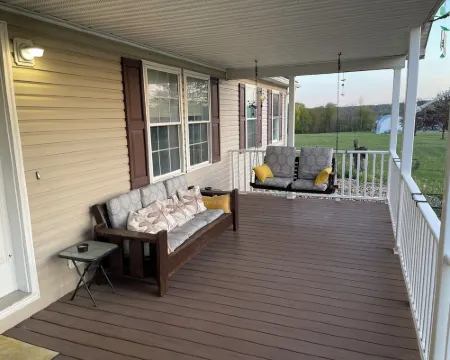 The Yellow Dragonfly Hotels in Preston County