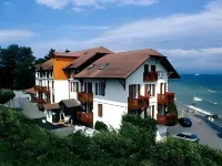 Logis Hôtel de la Plage Hôtels à proximité de : Plage d'Amphion