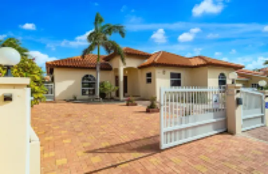 Stylish Villa, Private Pool, BBQ, Privacy